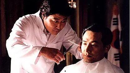 孝子洞理发师,匠心独运，传承孝道之美